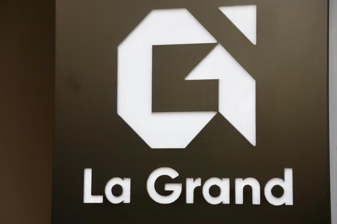 La Grand - New Bazaar Apartamento Tirana Exterior foto